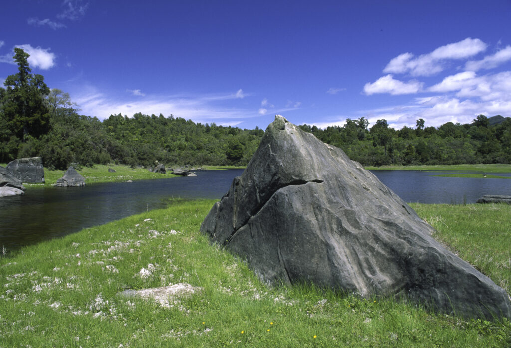 NEW ZEALAND, East Coast, Te Urewera National Park. A pictureque lake on a short side trail from the Lake Waikaremoana Track