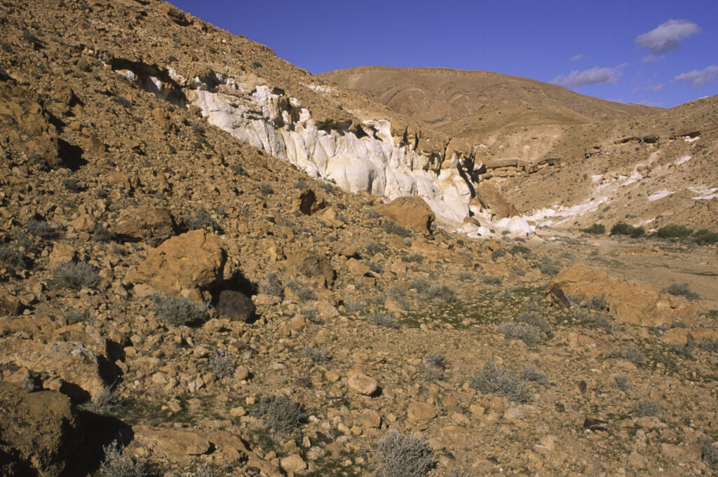TUNISIA, Chebika Region, Tamerza. The colourful rocks and features of the landscape surrounding the town.