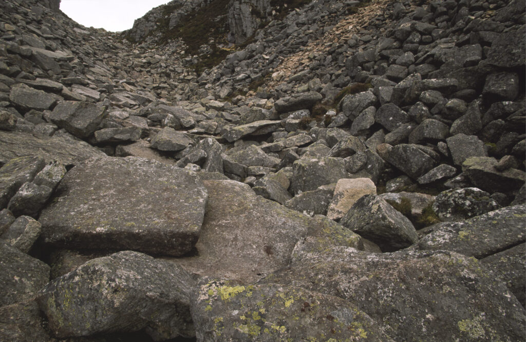 SCOTLAND, Scottish Highlands, Cairngorm National Park. The huge boulders of a hiking route through the Chalamain Gap.