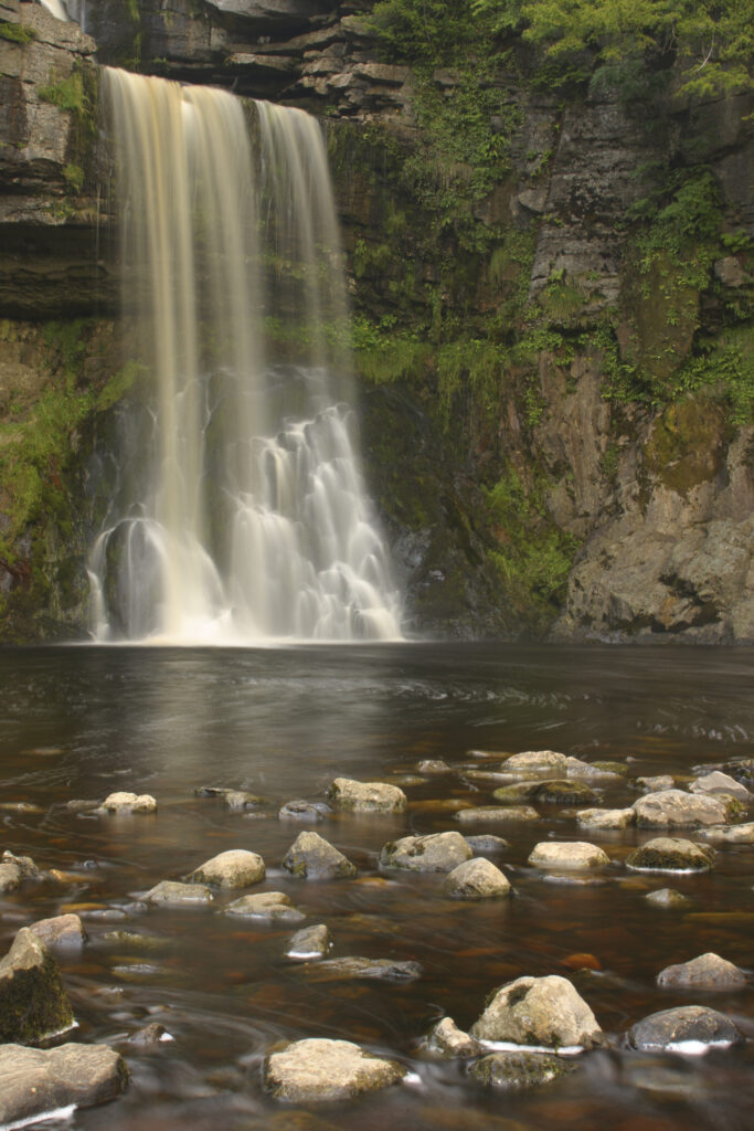 ENGLAND, Yorkshire, Yorkshire Dales National Park. The fast flowing waters of the Thornton Force waterfall, near Ingleton.