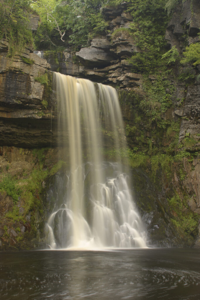 ENGLAND, Yorkshire, Yorkshire Dales National Park. The fast flowing waters of the Thornton Force waterfall, near Ingleton.