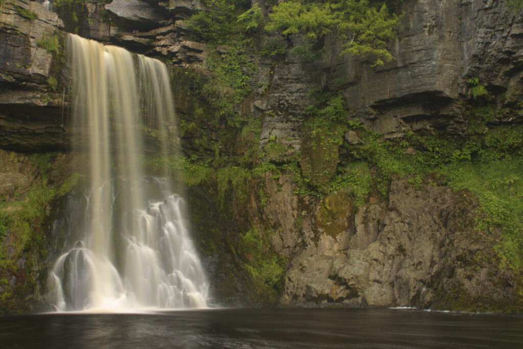 ENGLAND, Yorkshire, Yorkshire Dales National Park. The fast flowing waters of the Thornton Force waterfall, near Ingleton.