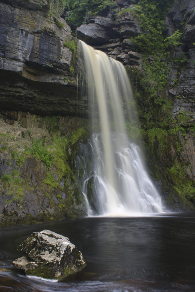 ENGLAND, Yorkshire, Yorkshire Dales National Park. The fast flowing waters of the Thornton Force waterfall, near Ingleton.