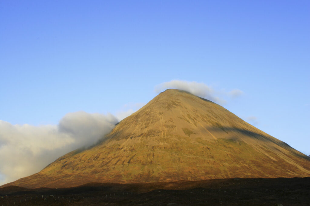 Scotland Isle of Skye Glen Sligachan Evening light iluminates the red hues of the wild mountain landscape of Glen Sligachan