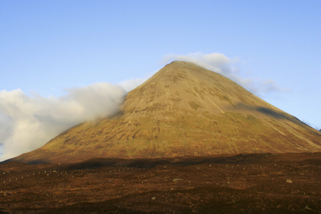 Scotland Isle of Skye Glen Sligachan Evening light iluminates the red hues of the wild mountain landscape of Glen Sligachan