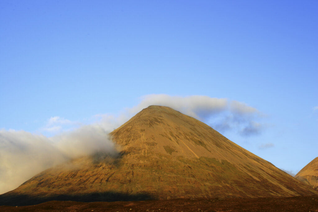 Scotland Isle of Skye Glen Sligachan Evening light iluminates the red hues of the wild mountain landscape of Glen Sligachan