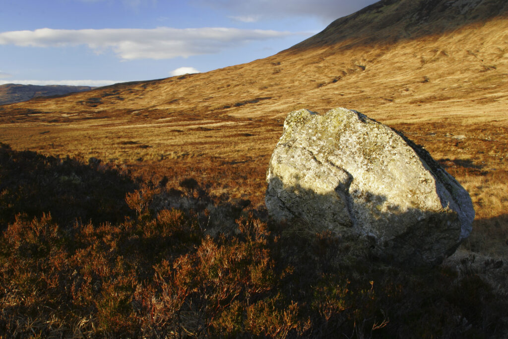 Scotland, Isle of Skye, Glen Sligachan. Evening light iluminates the red hues of the wild mountain landscape of Glen Sligachan