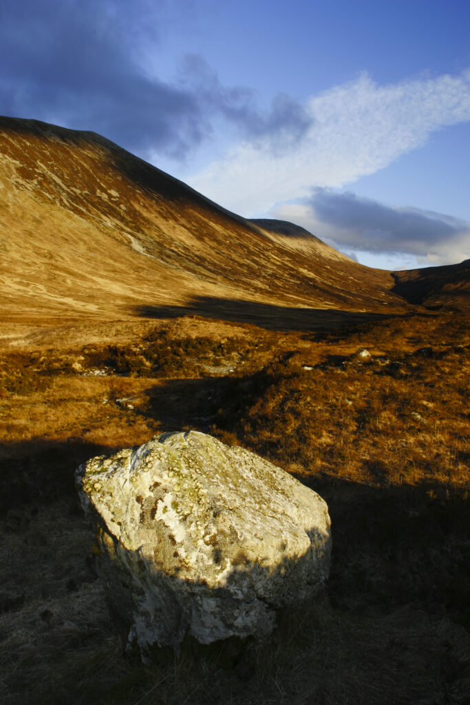 Scotland, Isle of Skye, Glen Sligachan. Evening light iluminates the red hues of the wild mountain landscape of Glen Sligachan
