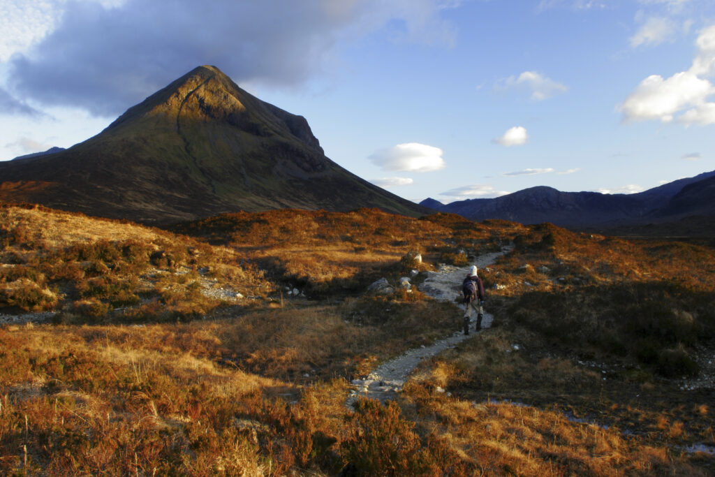 Scotland Isle of Skye Glen Sligachan Evening light iluminates the red hues of the wild mountain landscape of Glen Sligachan