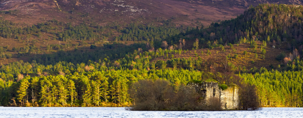 Scotland, Scottish Highlands, Cairngorms National Park. Castle located on Loch an Eilein, surrounded by the Caledonian Forest of the Rothiemurchus Estate.