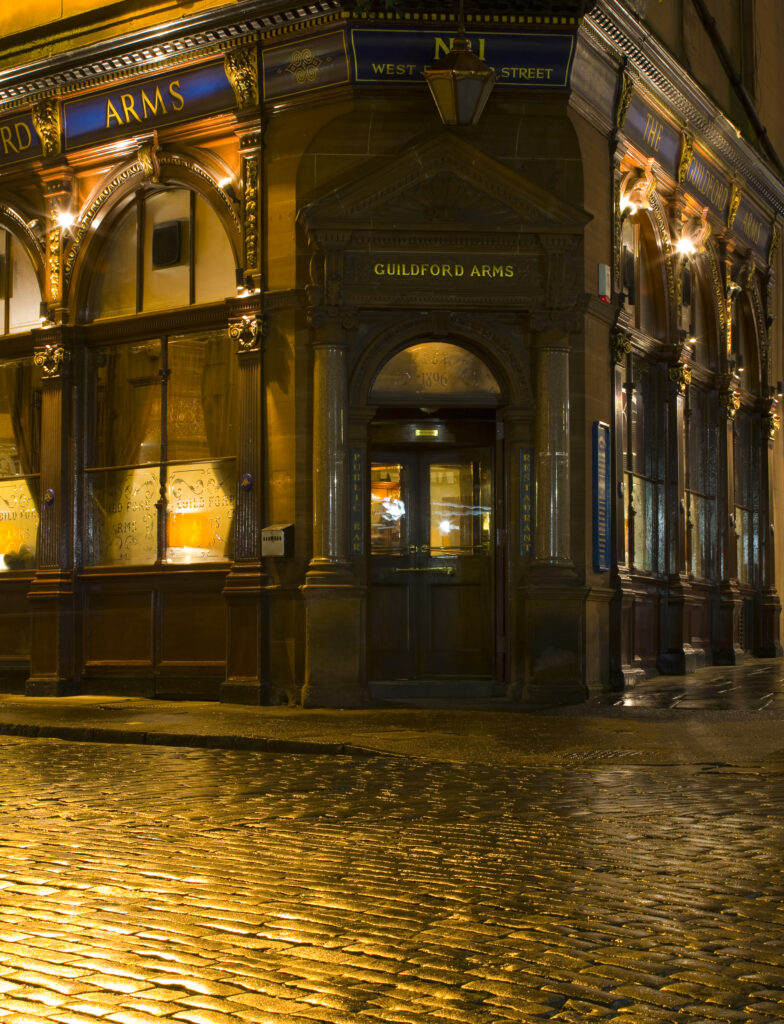 Scotland, Edinburgh, New Town. The Guildford Arms on West Register Street, built in 1898 to a design by Robert Macfarlane Cameron.