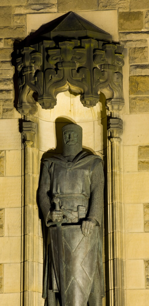 Scotland, Edinburgh, Edinburgh Castle. Sir William Wallace statue, a famous leader during the First War of Scottish Independence, situated at the entrance to Edinburgh Castle.