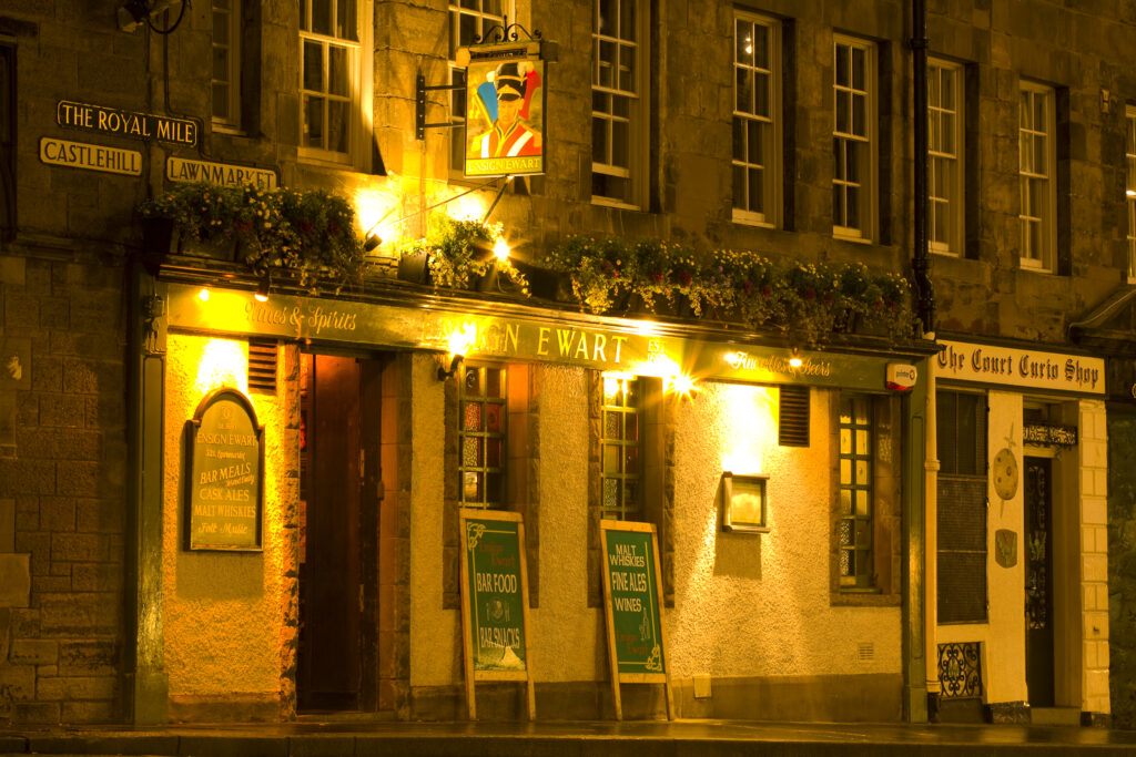 Scotland, Edinburgh, The Royal Mile. Traditional Scottish Public House on the Royal Mile.