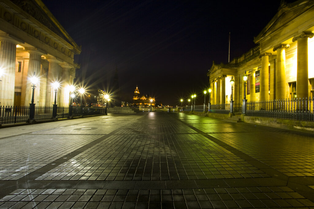 Scotland, Edinburgh, The Mound. The Royal Scottish Academy and the National Gallery of Scotland.