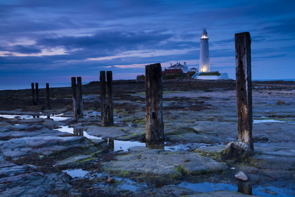 England, Tyne & Wear, St Mary's Lighthouse. St Marys Island and Lighthouse, a popular tourist destination near Whitley Bay.
