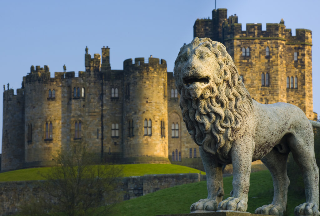 England, Northumberland, Alnwick. Alnwick castle viewed from Lion Bridge, the castle is one of the finest medieval castles to be found in England. Often referred as 'The Windsor of the North', it was also a Harry Potter Movie set.