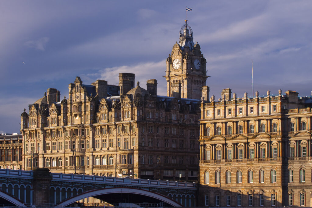 Scotland, Edinburgh, Edinburgh City. Balmoral Hotel and clock tower with the North Bridge below, linking Princes Street with the Edinburgh Old Town.