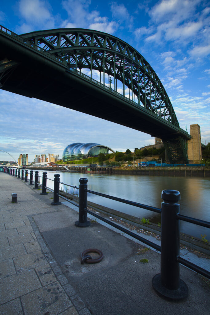 England, Newcastle upon Tyne, The Tyne Bridge. The iconic Tyne Bridge, stretching across the River Tyne Quayside.