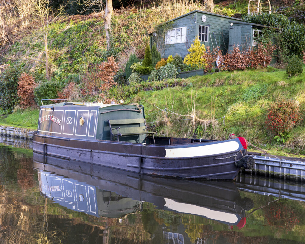 England, West Midlands, Kinver. Narrowboat moored on the Staffordshire and Worcestershire Canal near Kinver