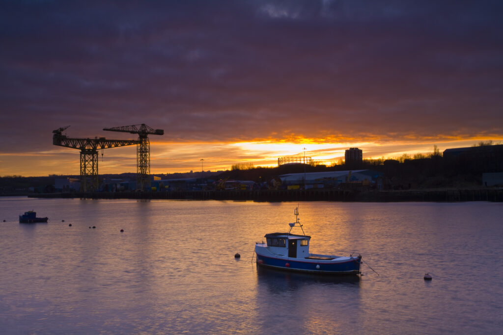 England, Tyne and Wear, Hebburn Riverside Park. Sunset viewed from the Hebburn Riverside Park in South Tyneside, looking accross the River Tyne towards the Offshore Technology Park in Walker.