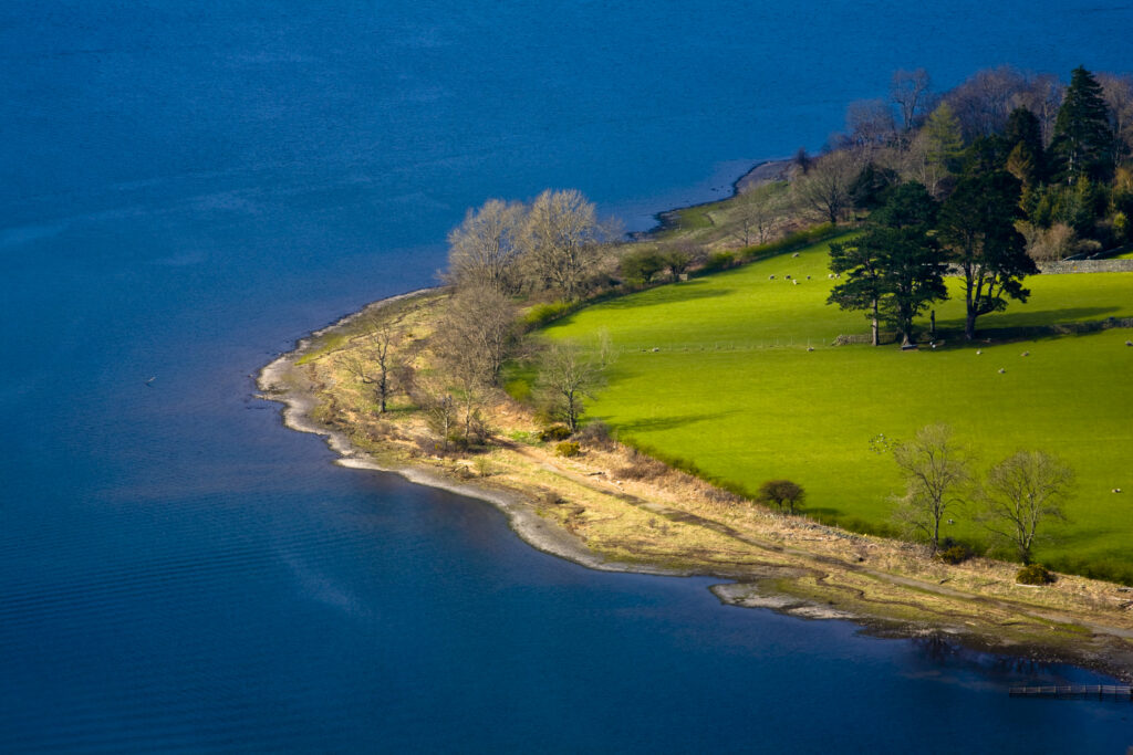England, Cumbria, Lake District National Park. Derwentwater and shoreline, viewed from Surprise View On Gowder Crag.