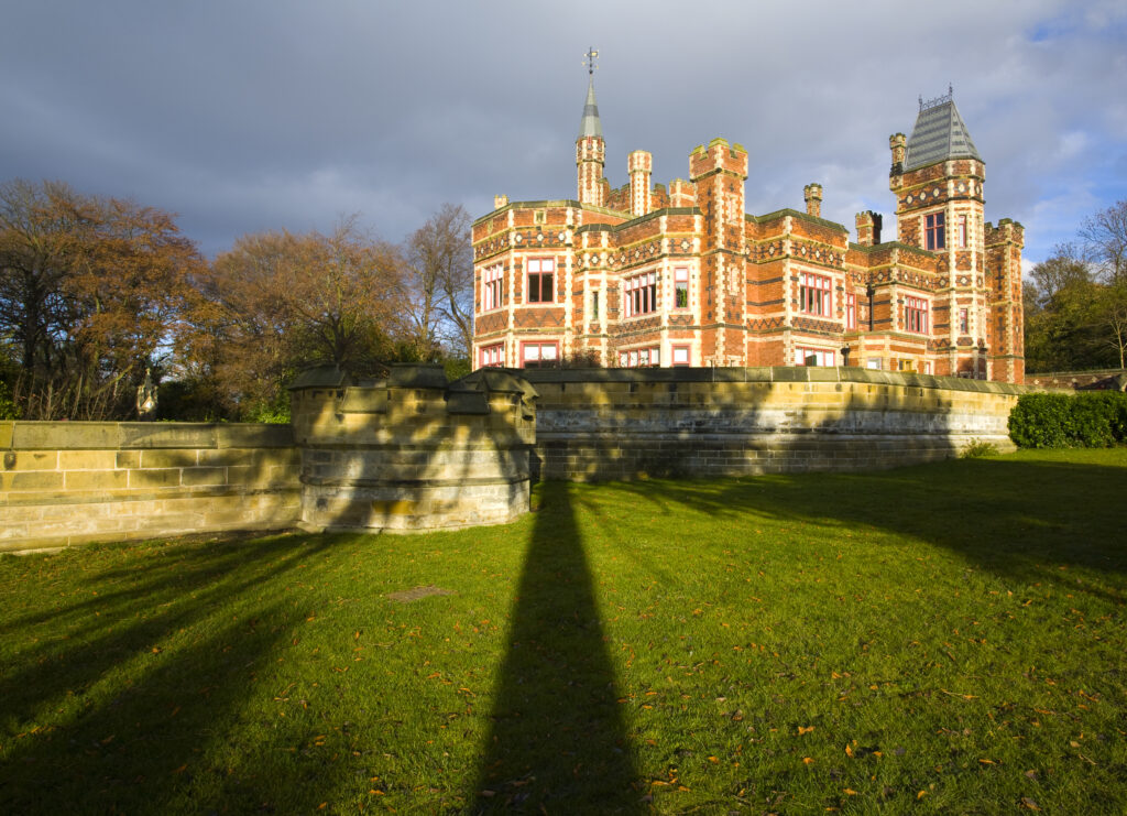 England, Tyne & Wear, Saltwell Park. Saltwell Towers situated in Saltwell Park, a fine example of a Victorian Park located in the borough of Gateshead.