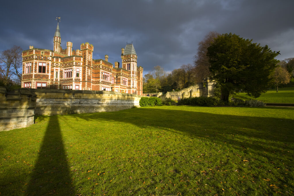 England, Tyne & Wear, Saltwell Park. Saltwell Towers situated in Saltwell Park, a fine example of a Victorian Park located in the borough of Gateshead.