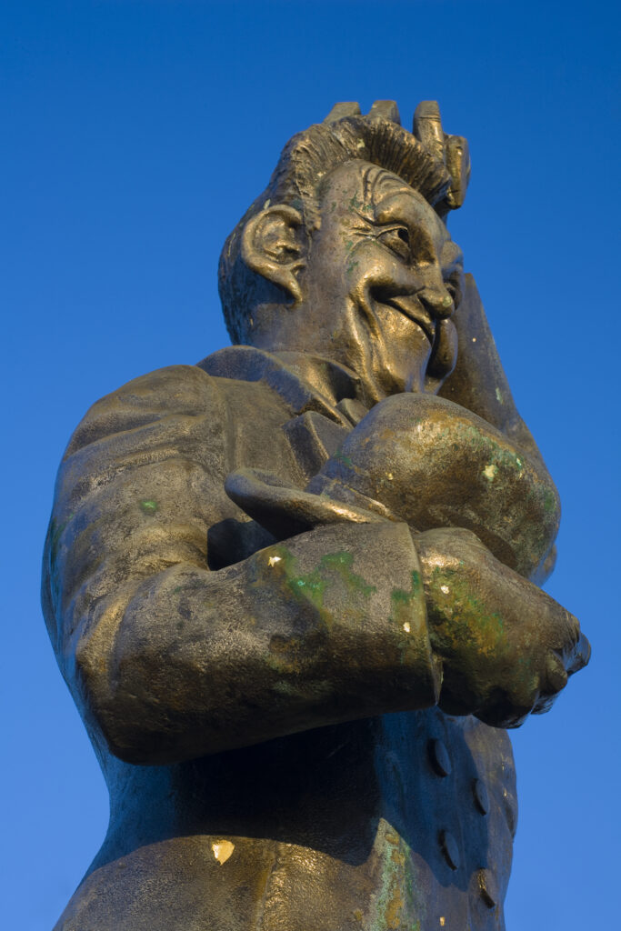 England, Tyne & Wear, North Shields. Statue of Stan Laurel, half of the world famous comedy double-act Laurel and Hardy, who lived in North Shields and attended the King's School in Tynemouth before becoming famous.