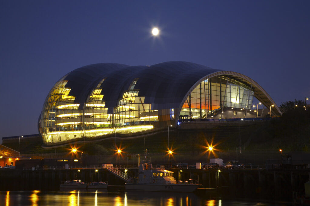 England, Tyne & Wear, Newcastle Upon Tyne. The Sage gateshead building, viewed at night from the Newcastle Upon Tyne quayside.