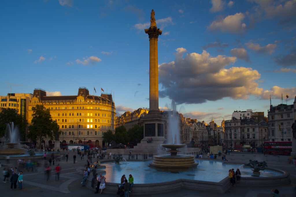 England, Greater London, City of Westminster. Nelson’s Column and nearby fountains in Trafalgar Square, a popular tourist destination in London.