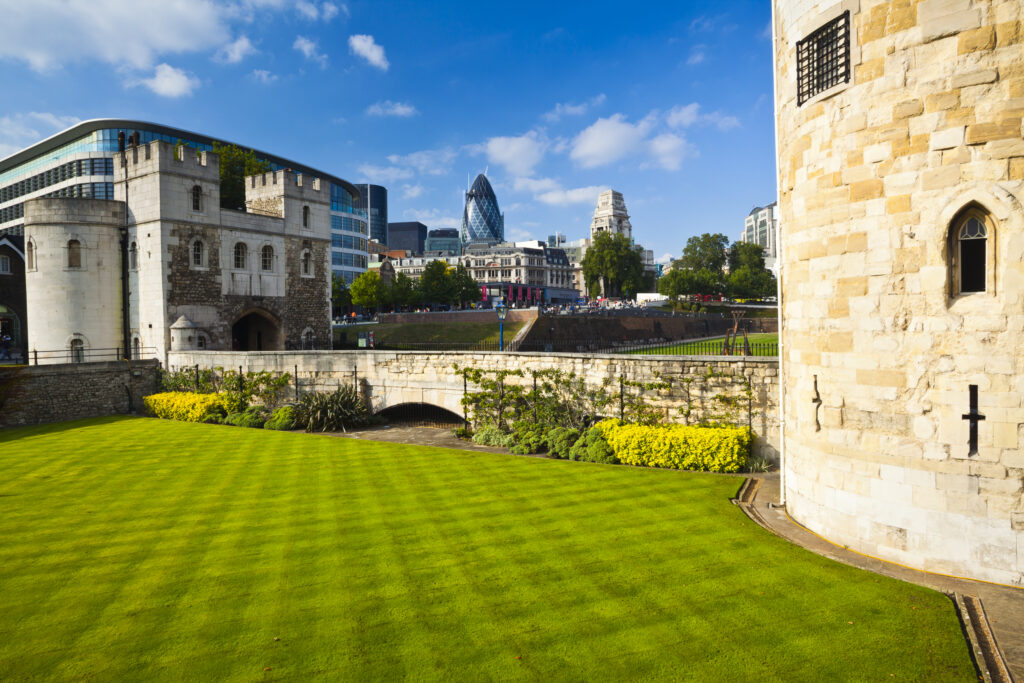 England, Greater London, London Borough of Tower Hamlets. Looking towards the gatehouse of the Tower of London with the distint london skyline (including the Gherkin) in the distance.