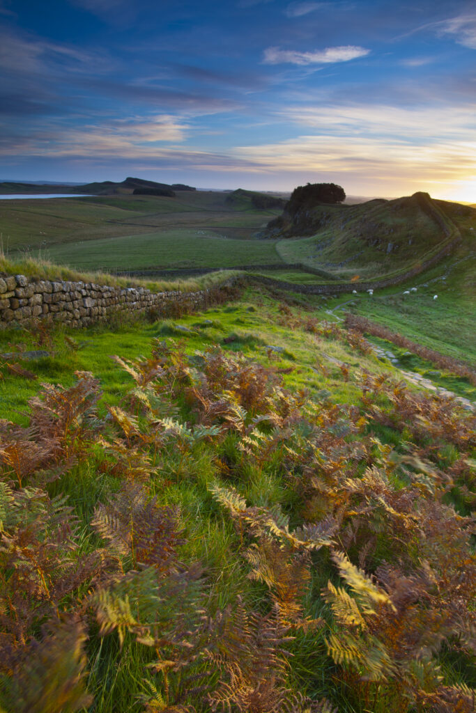 England, Northumberland, Hadrian's Wall. View along Hadrian's Wall from Hotbank Crags, a UNESCO World Heritage Site.