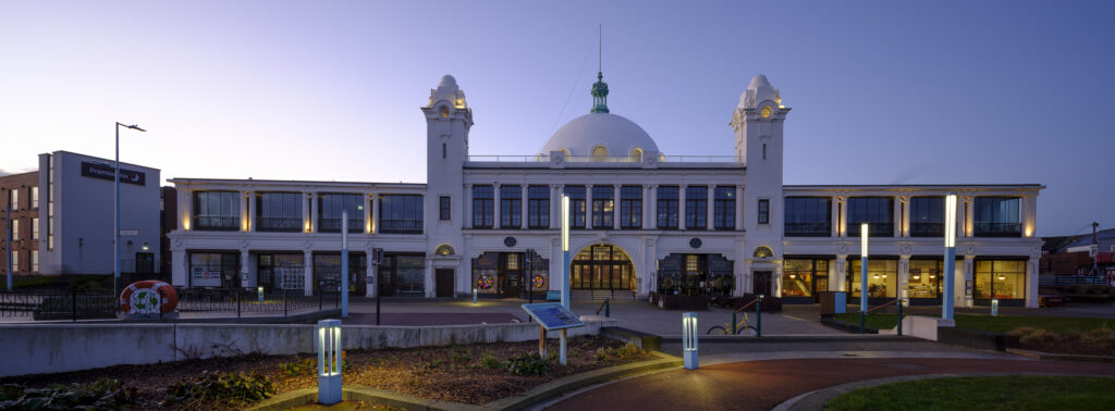 England, Tyne & Wear, Whitley Bay. Panoramic view of Spanish City on the Whitley Bay seafront, viewed at dawn.